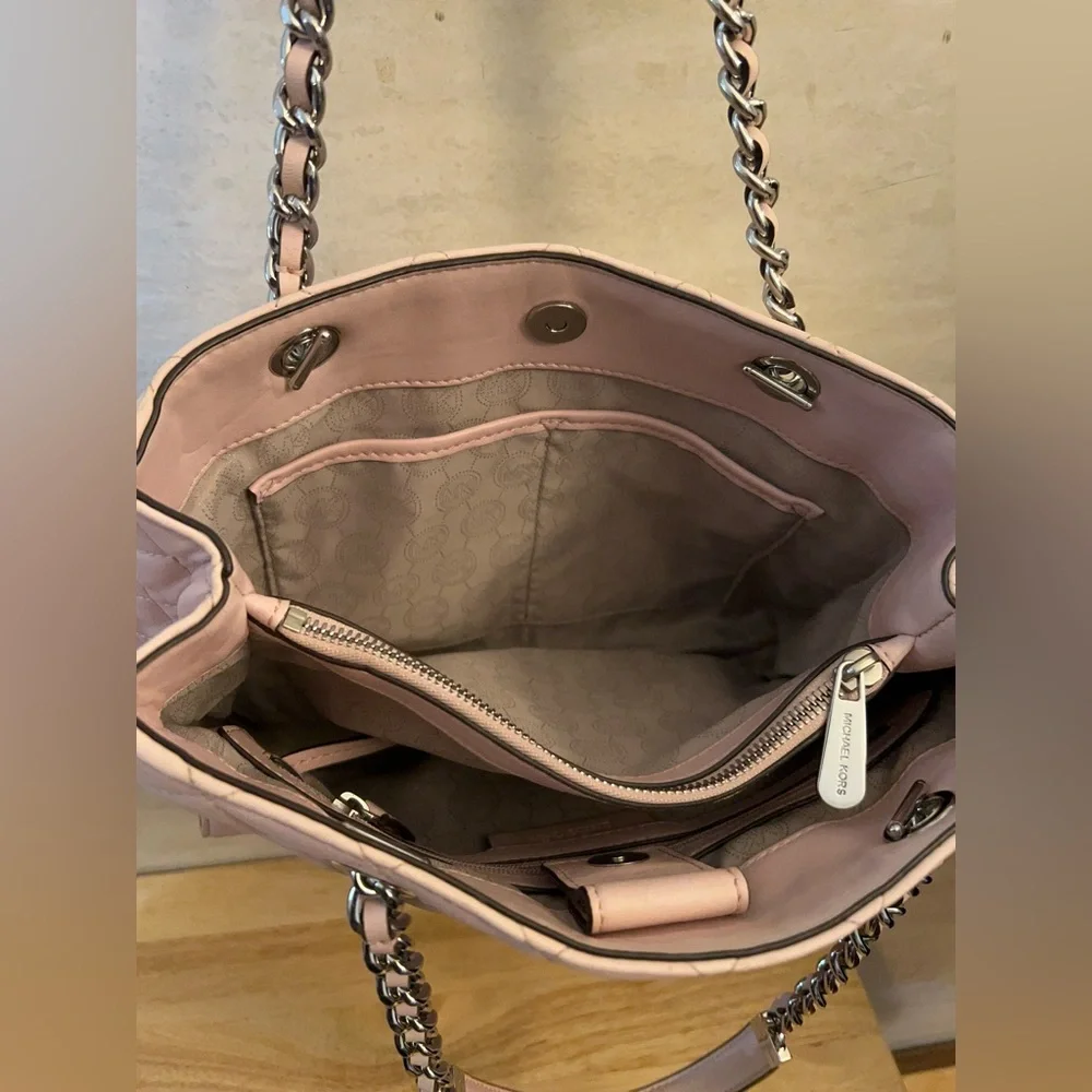 Michael Kors Susannah Large Quilted-Lamb Leather Tote. Blush Pink